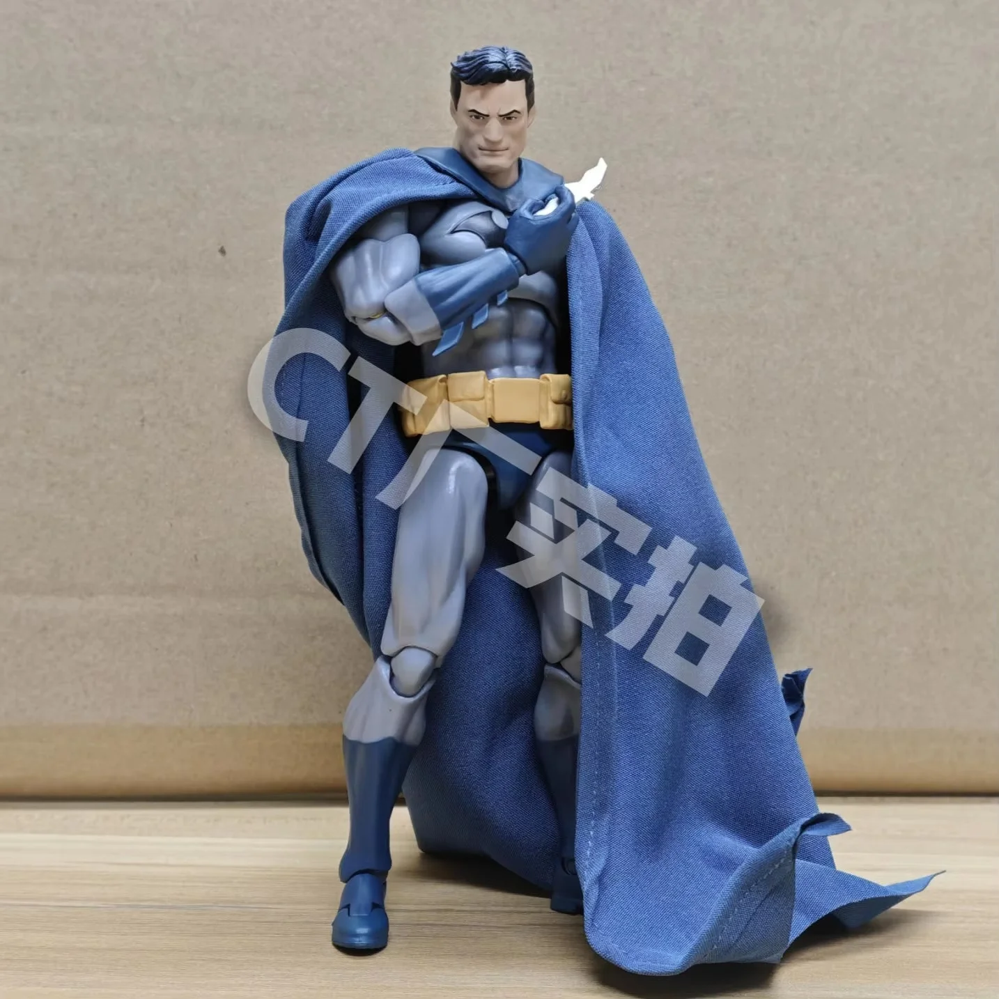 In Stock Ct Toys Batman Hush Blue Version Mafex 105 Black Version Dc Bat Man Anime Action Figure Figurine Model Statue Toys Gift - Image 4