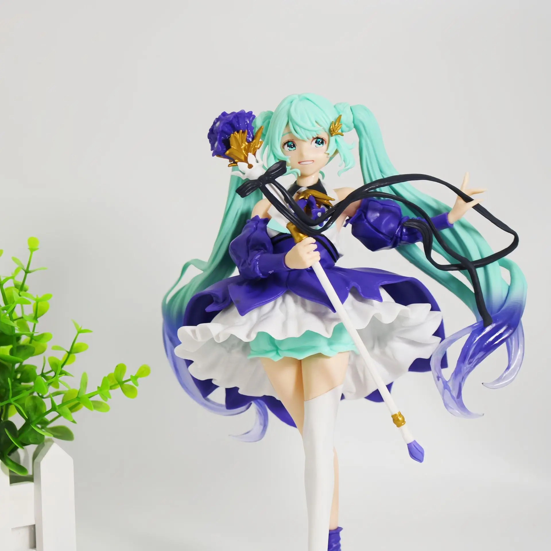 2026 Anime Hatsune Miku 19cm Cinderella Fairy Tale Wonderland Figure, a gift for girls, an anime model ornament.