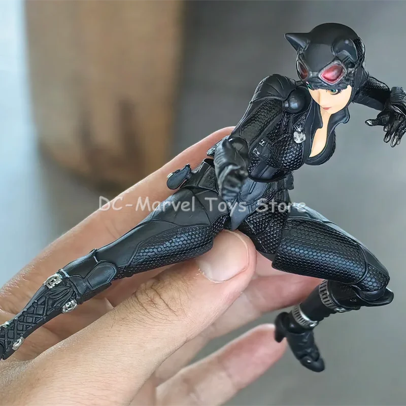 In Stock Arkham Factory MAX Factory Kaiyodo Revoltech Yamaguchi Catwoman Figuras Ko Model Action Figure Customized Gifts Toys