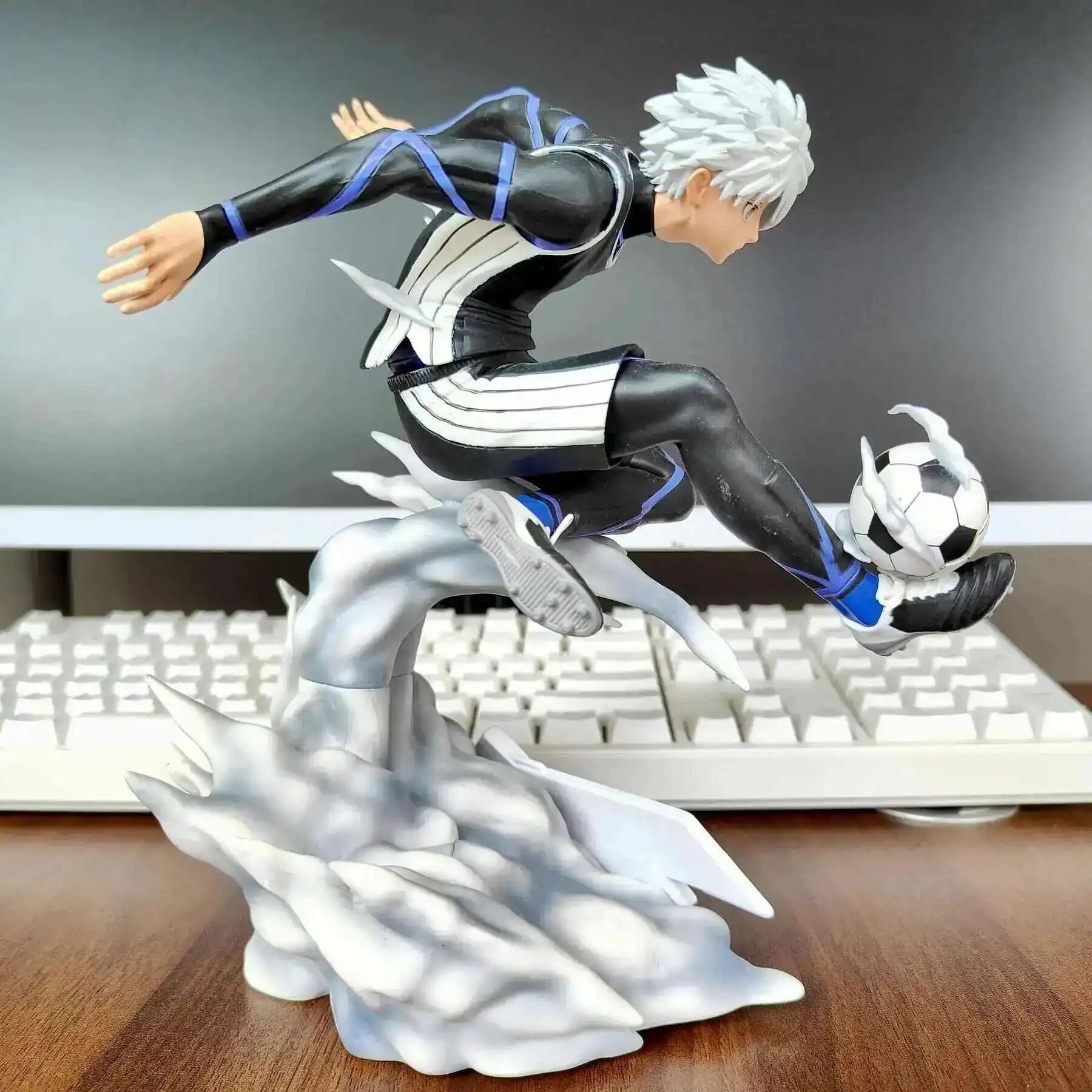 Action Blue Football 21CM Lock Figures Nagi Seishiro Anime Figure Figurine Pvc Model Collection Room Statue Doll - Image 3