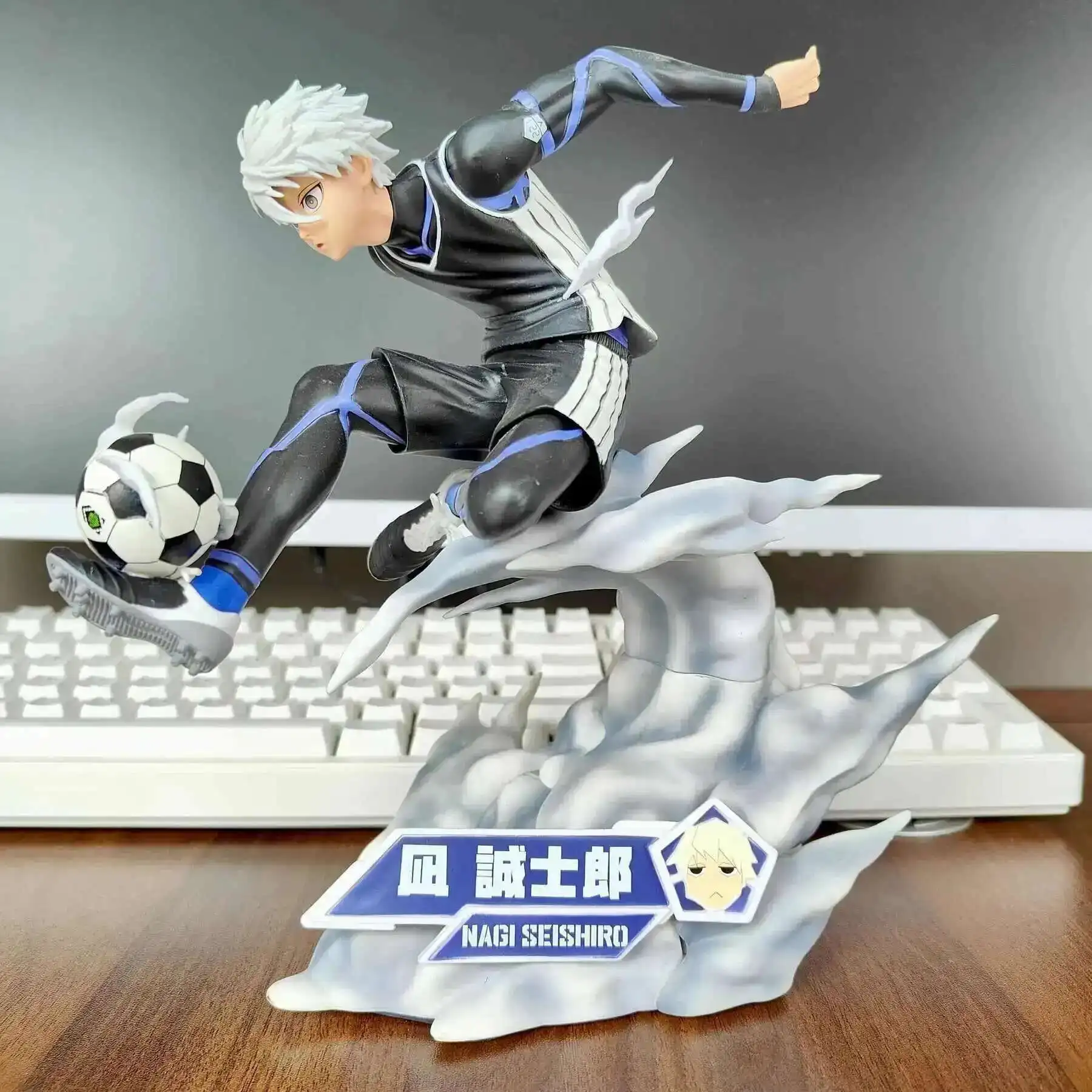 Action Blue Football 21CM Lock Figures Nagi Seishiro Anime Figure Figurine Pvc Model Collection Room Statue Doll