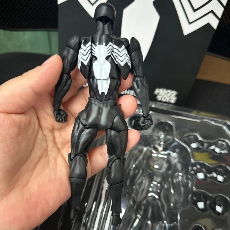 2025 New High Quality Black Neighbor Symbiote Spider Man Black Venom Battle Suit Joint Movable Figurine Ornament Model Gift - Image 4