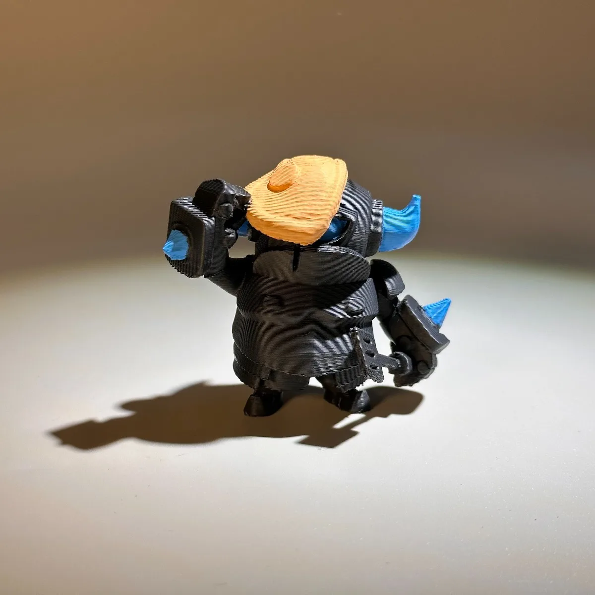 Clash Royale Hand-Painted Mini P.E.K.K.A. – Fan-Made 3D Printed Figurine, Gaming Collectible Desktop Ornament