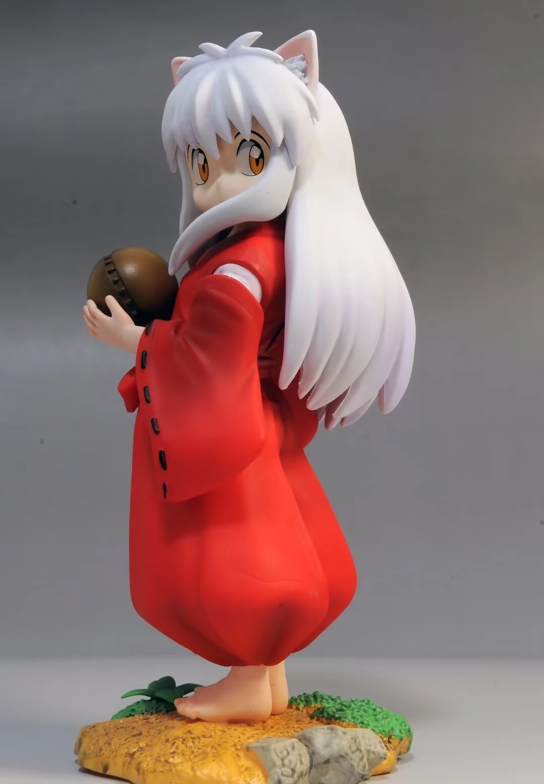 16cm Inuyasha Figures Gk Childhood Sesshoumaru Looking Back Holding the Ball Pose Action Figure Model Toys Birthday Present