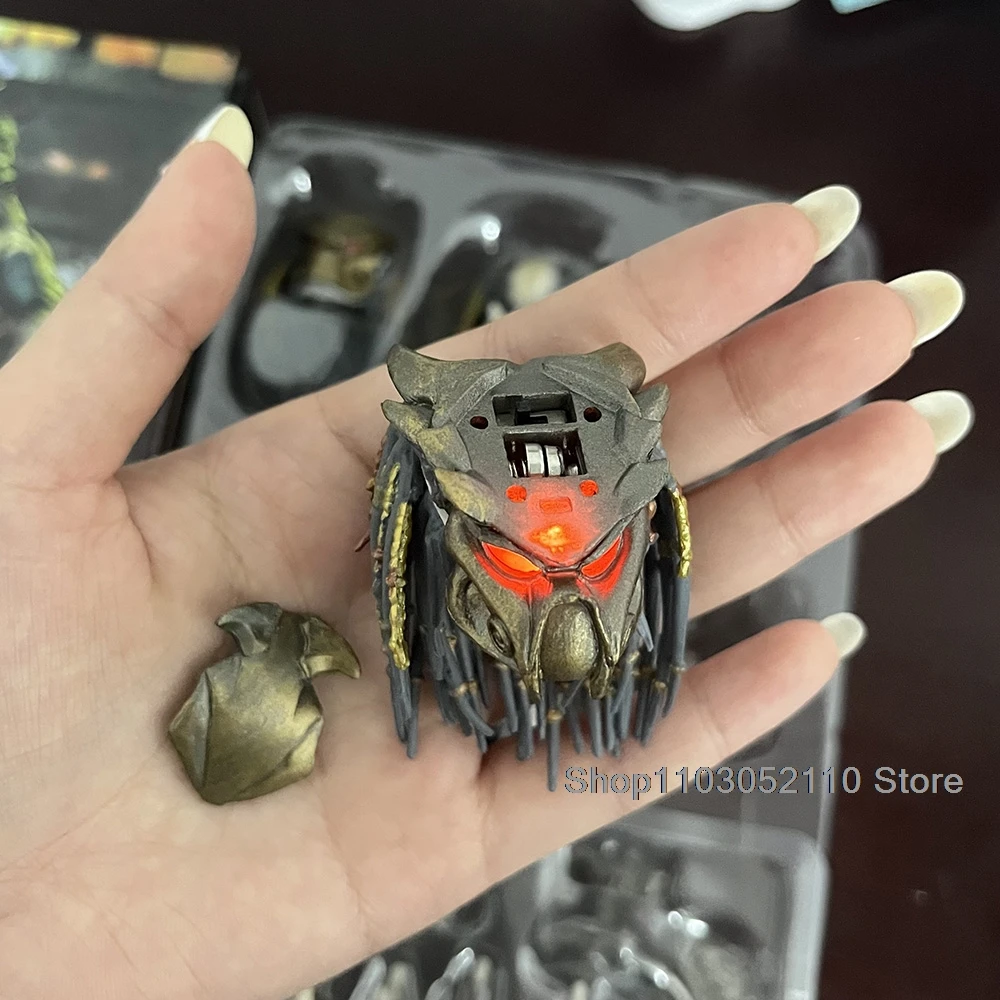 NECA Elder Predator Figure With LED Predator VS Alien Edition Predator Alien Hunter Action Figure Model Collectible Gifts